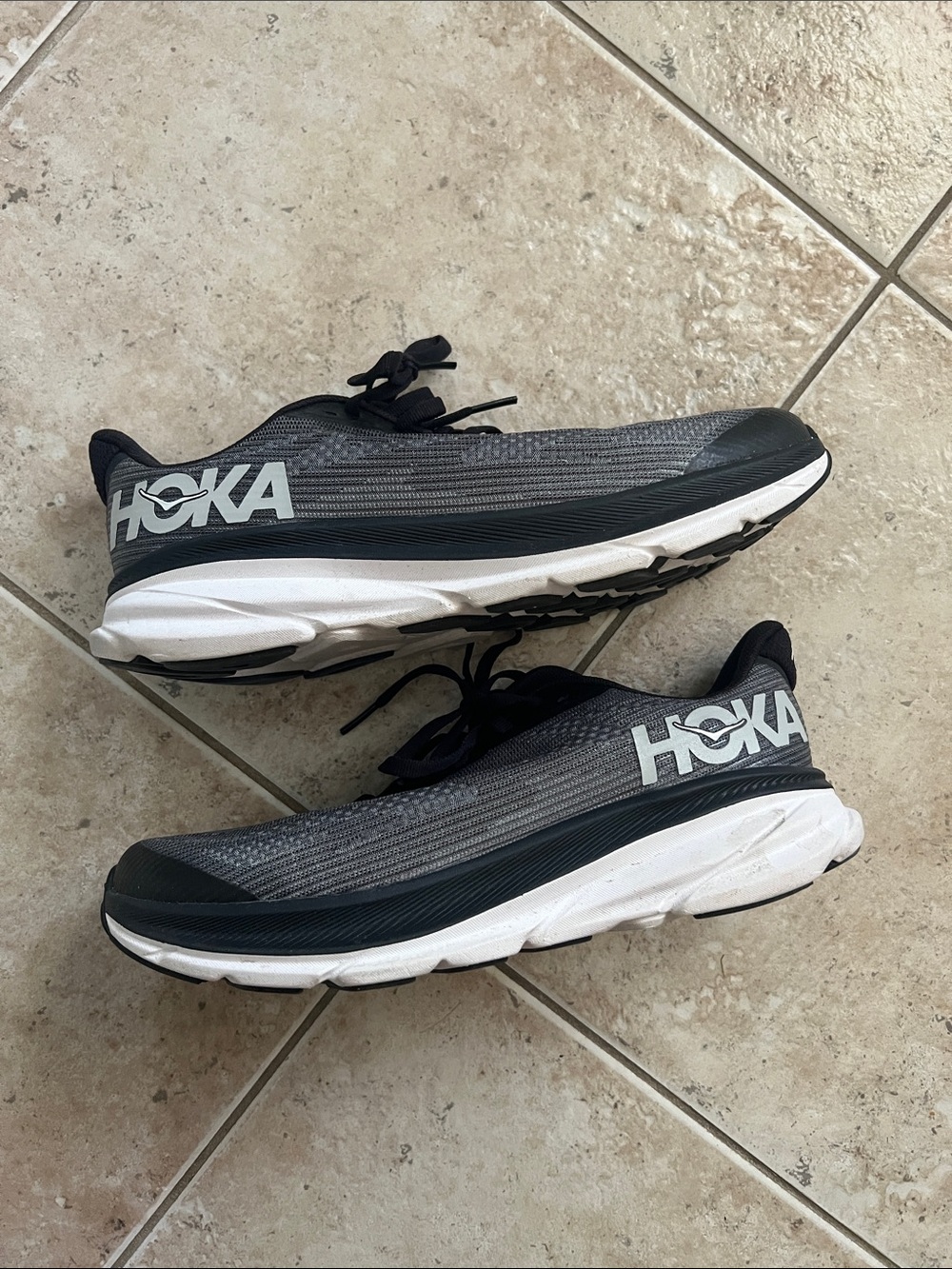 hoka clifton 9 running shoes - Picture 4 of 5